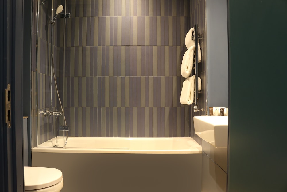 Doncaster Vacations - Hex Wildlife Hotel - Property Image 8