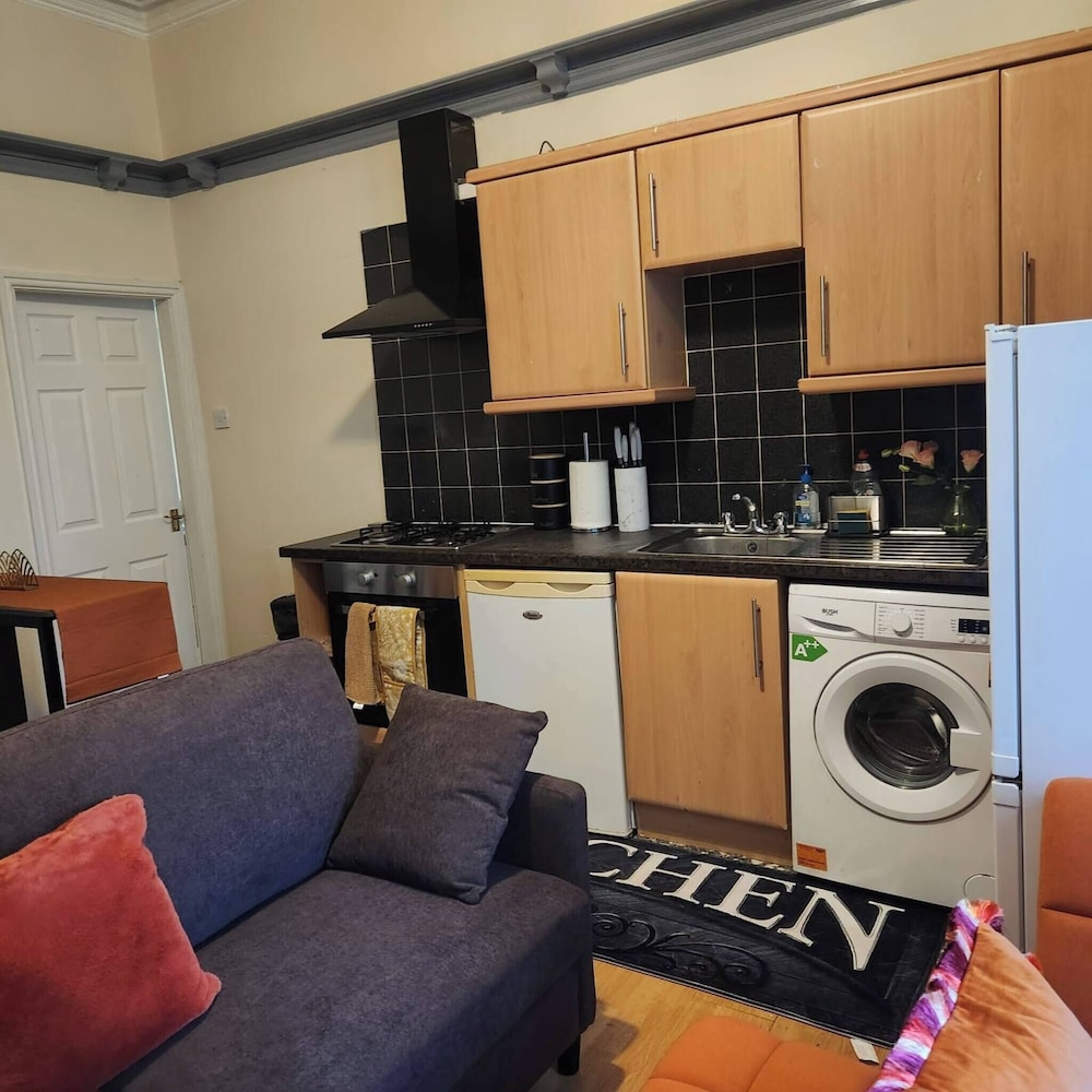 Charming Victorian Apartment in Central Wolverhampton