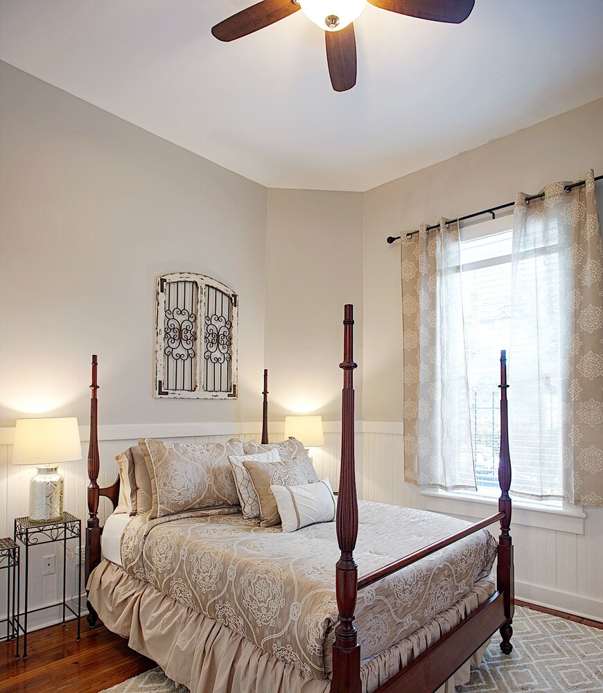 Elegant Brick 2 BR in downtown Savannah view 2