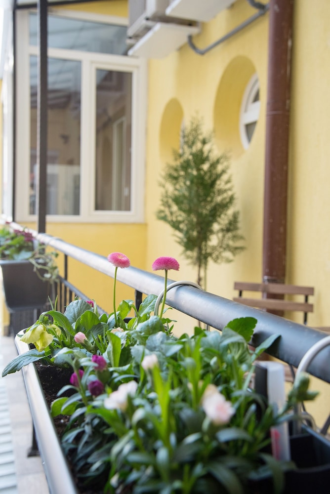 The North Tower Apartment - Image 5