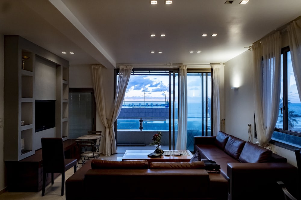 Panoramic Ocean View 1 min From the Sea
