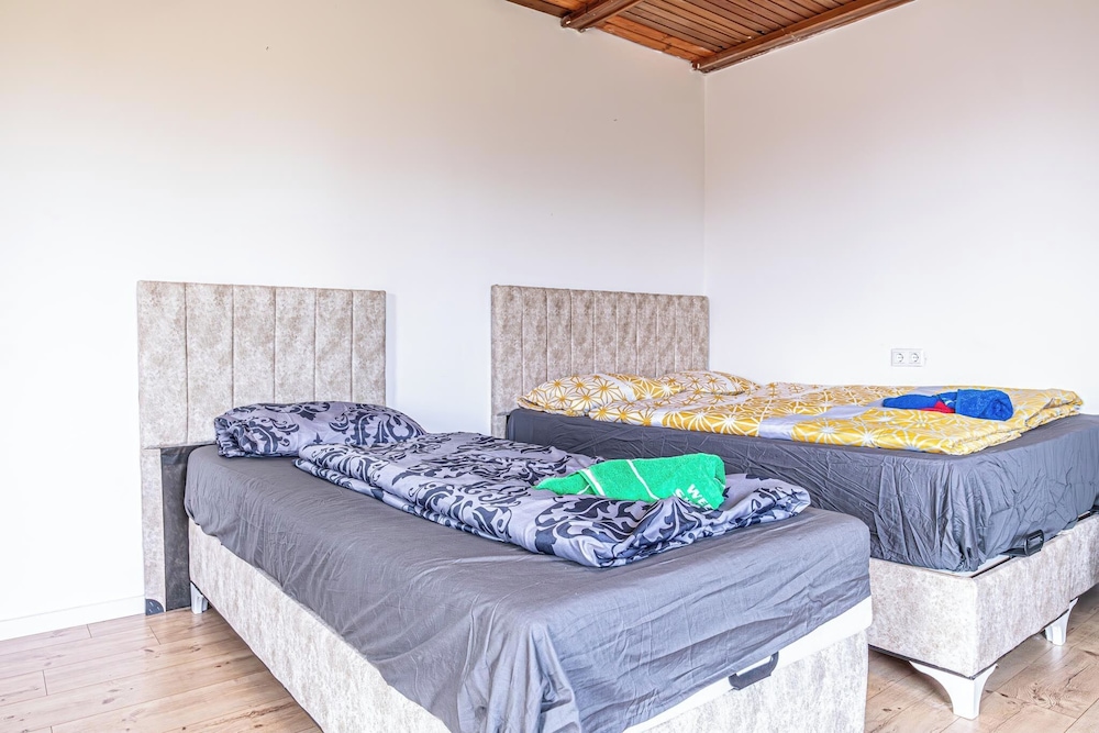 Cozy House Terrace &Garden Sleeps 34