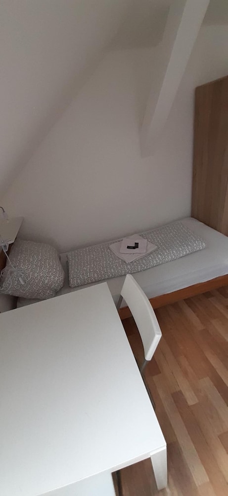 2-Rent Group Hostel Zimmer&Apartments GKP2