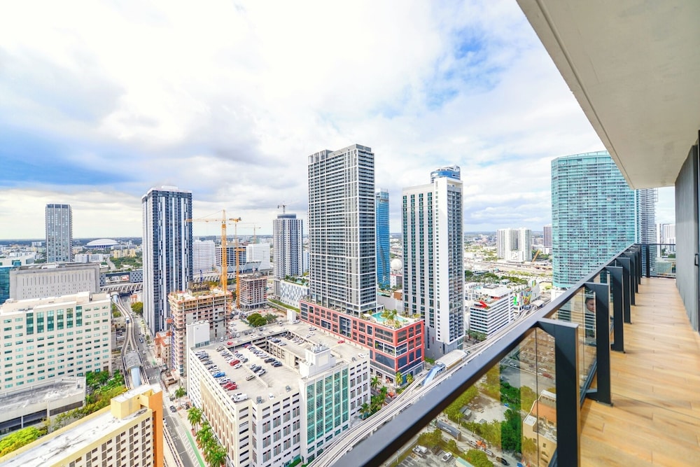 Deluxe Apt Bayside Views Await