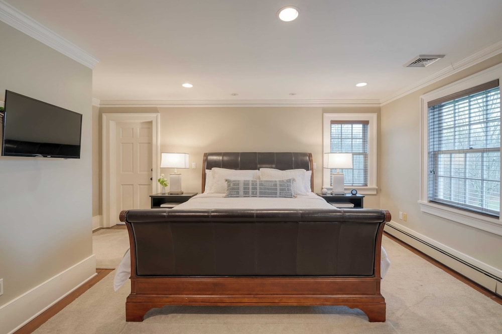 Secluded Berkshires Estate + Private Pond/pool,theater, Gym Sunny Pond