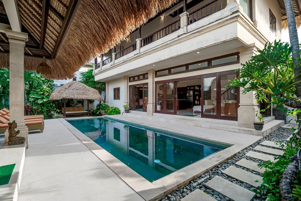 Villa Gading by Alfred in Bali - Stunning 4BD Villa in the Heart of Seminyak Beach