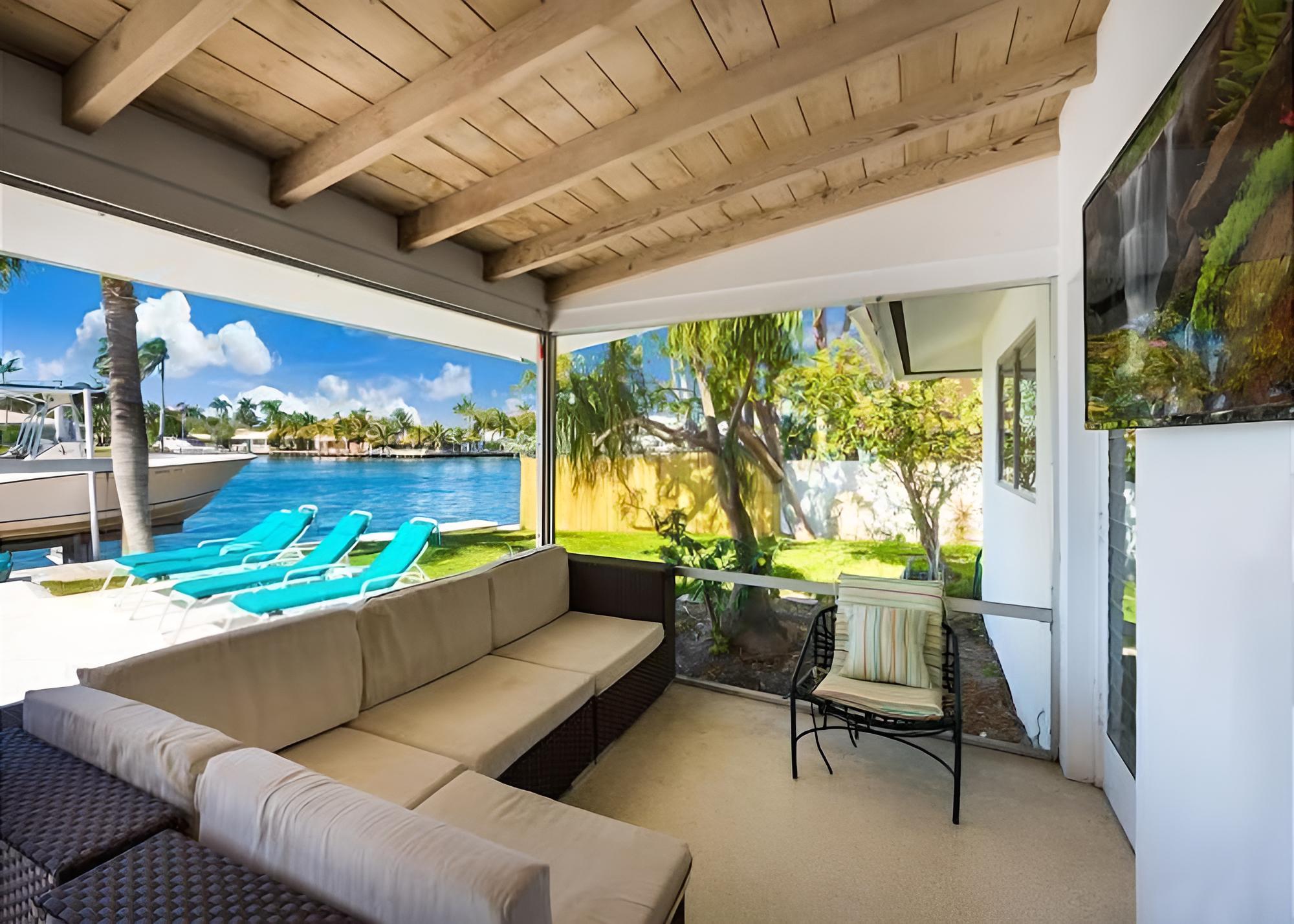 Salty Bungalows Rosie - Image 3
