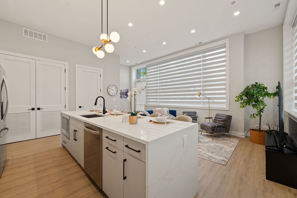 New Building in Med District - Modern 2bed 2bath