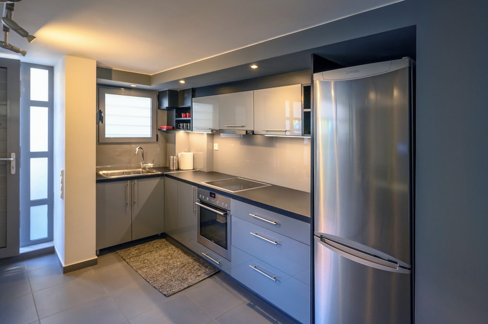 Gazi Metro APT Urban Balcony Oasis