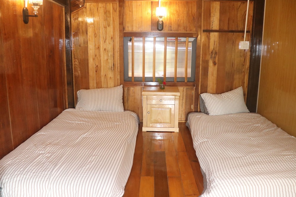 Atash Eco Village Homestay Van Hoi