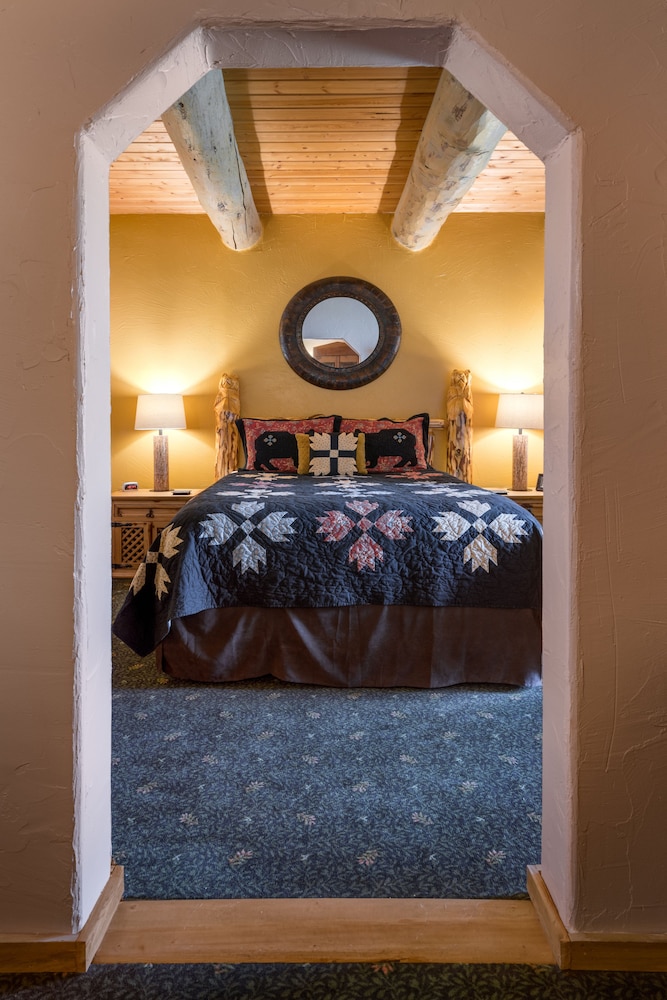 Mariposa Lodge B&B