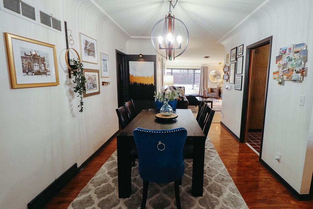 Omaha Vacations - Charming Omaha Retreat - Near Zoo  Downtown 3 Bedroom Home by RedAwning - Property Image 6