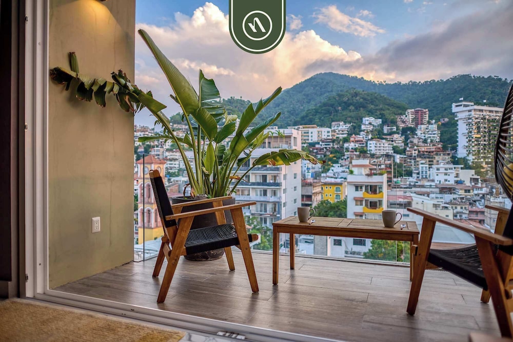 Amazing 1BR Penthouse With Balcony - Gym - Pool