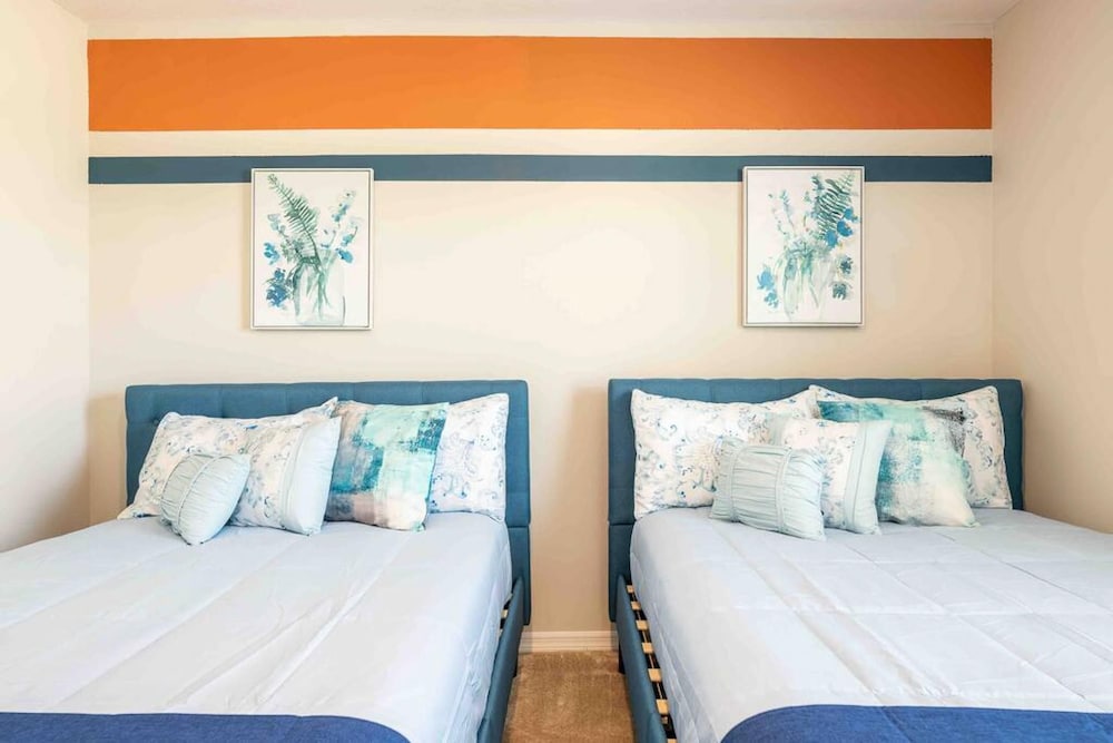 Designer Decorated-3 Bedroom Near Disney