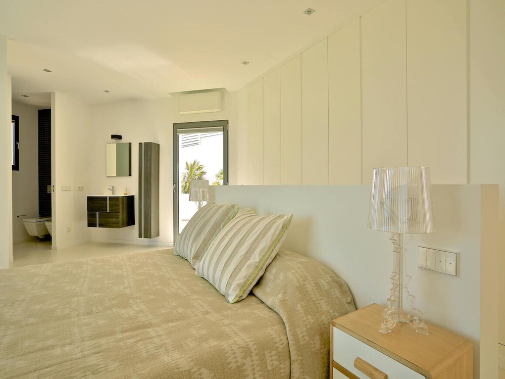 Modern Holiday Home With Vast Terracing