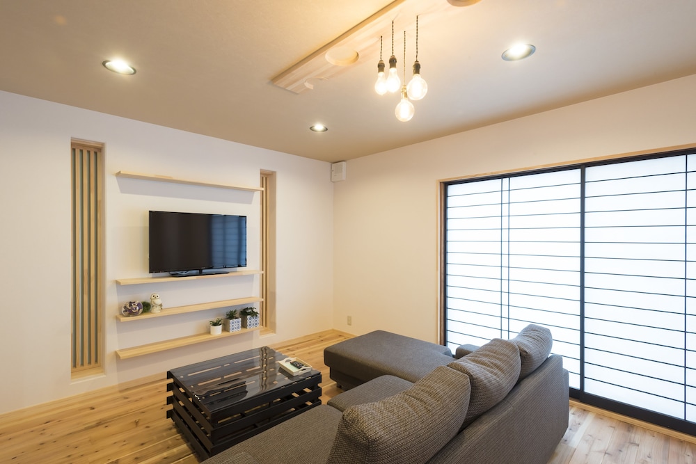 Kanazawa Higashiyama Cabin Hakobune