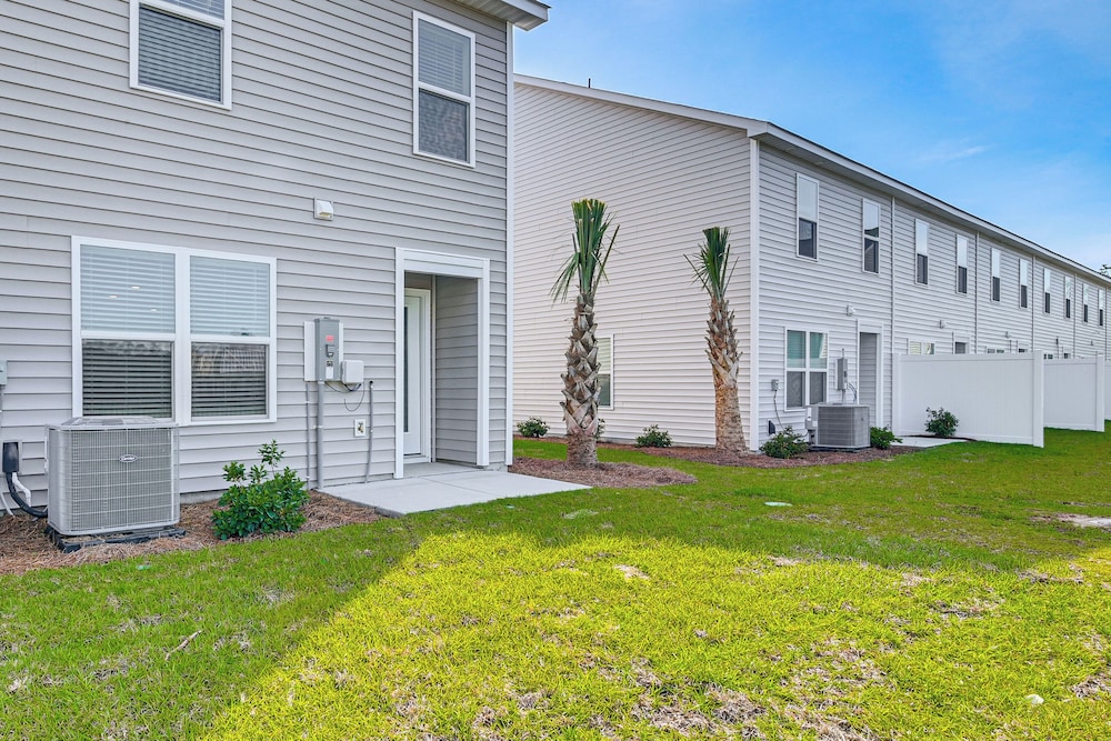 3 Mi to Shore: Family Townhome in Surfside Beach