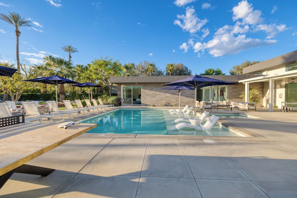 The Polo Villas by AvantStay – Modern Oasis Near Empire Polo Club