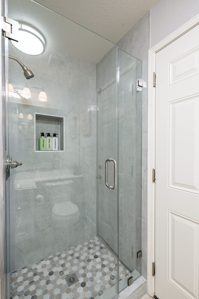 Bright Designer Home w Pool Near Everything