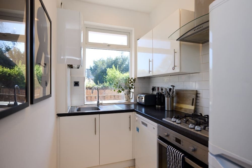 East Finchley Retreat 2BR Ground Floor Flat With Terraces