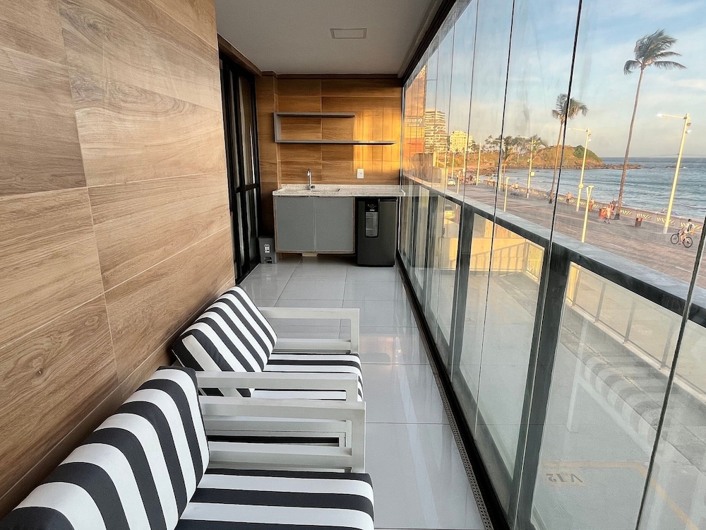 Convenience and Comfort 90m From Farol da Barra Beach - Hbas