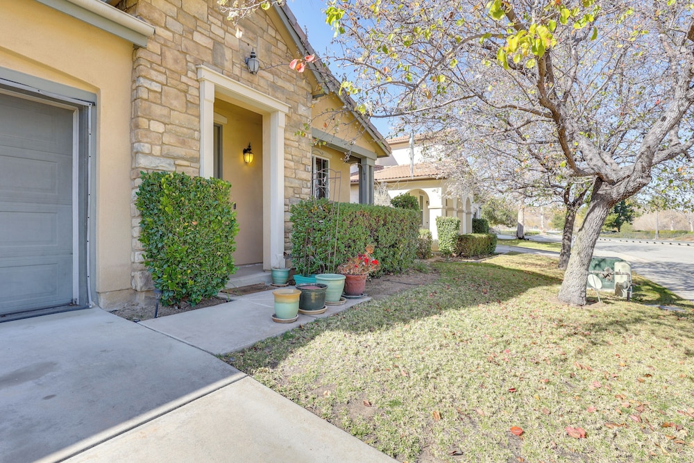 14 Mi to Old Town Temecula: Luxe Fallbrook Home!