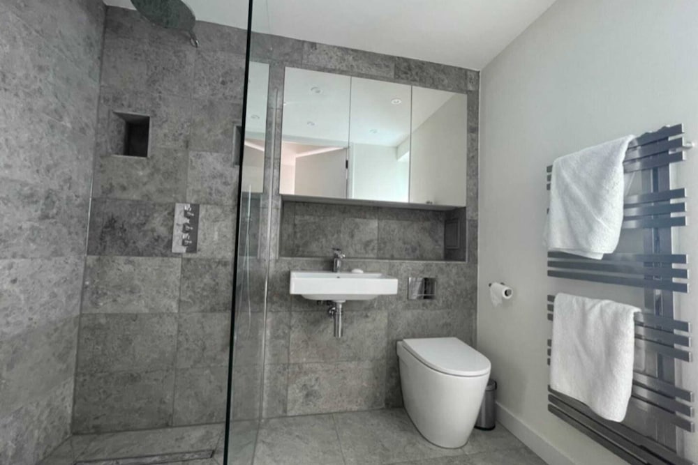 Modern 1BD Flat Near River Thames, Battersea!