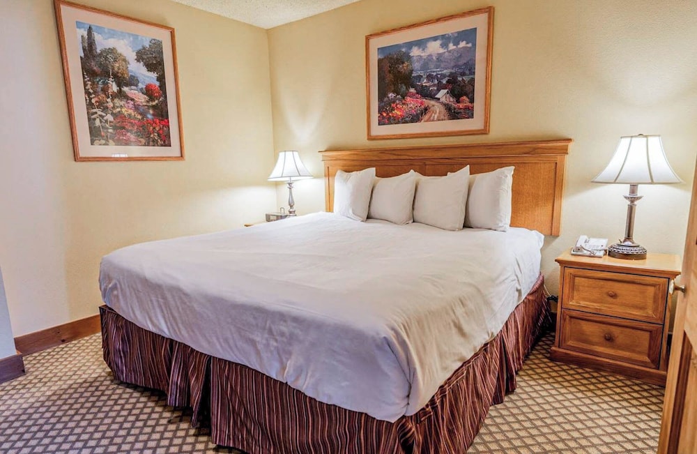 The Grand Lodge by Traverse Hospitality (No Resort Fees)
