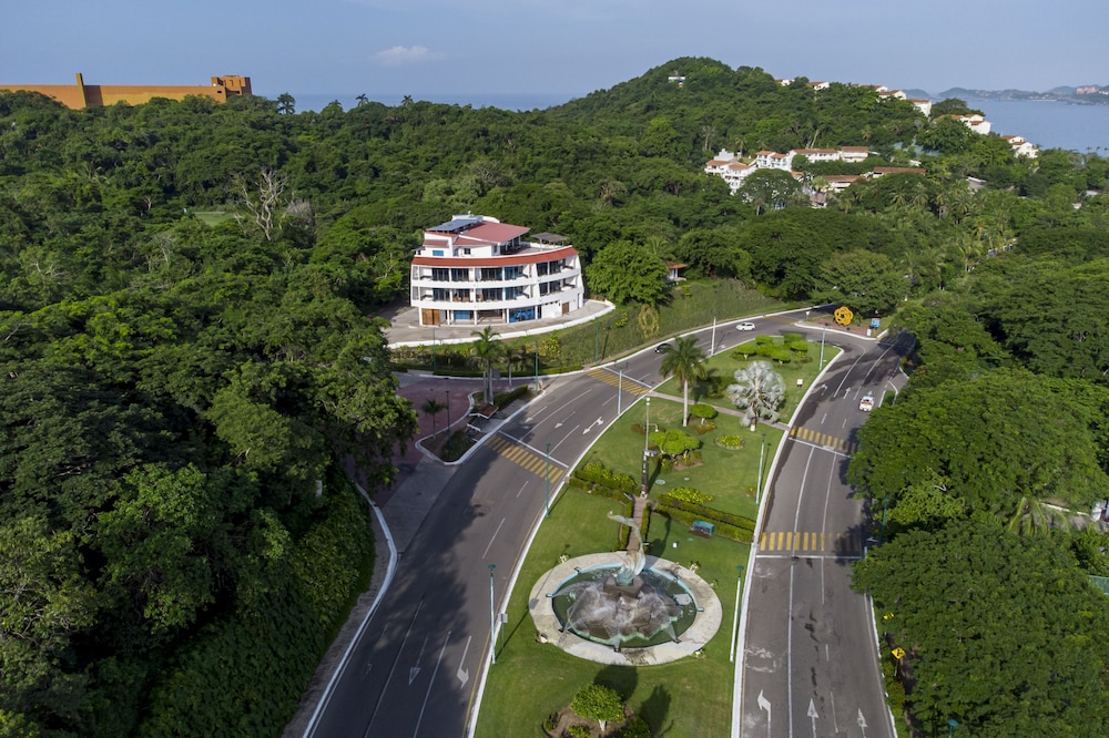 Hotel La Loma Suites - Image 1