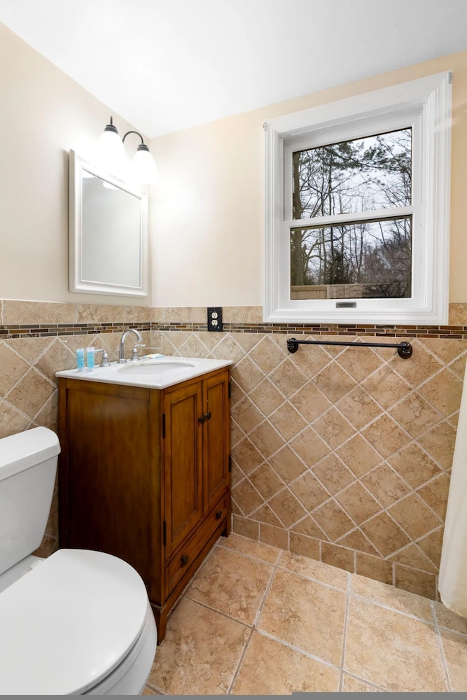 Cozy Winter Escape 1 Hr From NYC Trails Nearby