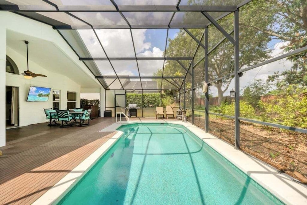 Large 4 bedroom Pool Home With Relaxing Vibes 4 Villa