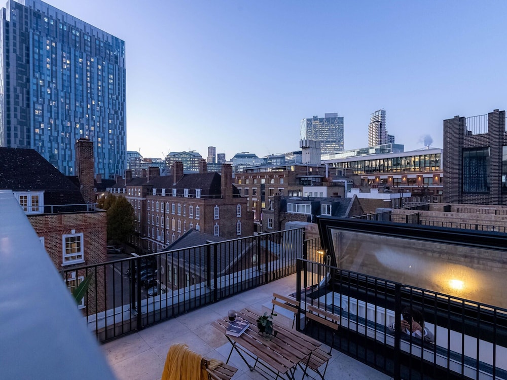 Three Bedroom Near Brick Lane by Belvilla