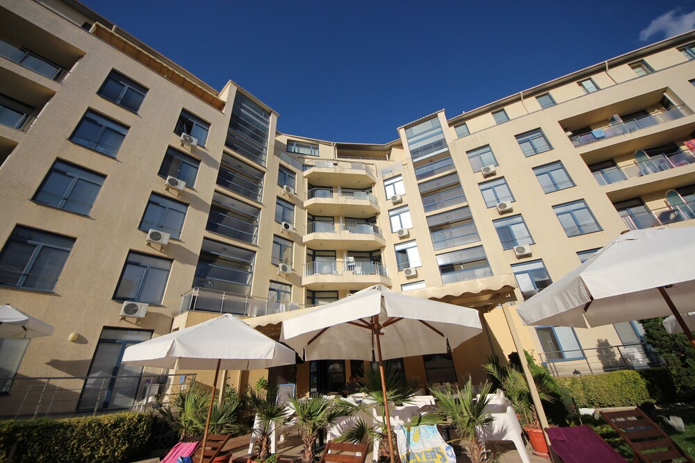 Menada Apartments in Rainbow 1 Complex