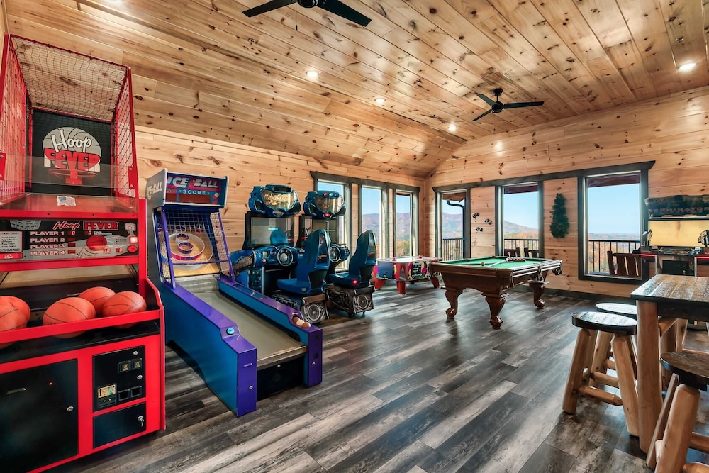 All Fun & Games by Avantstay Indoor Pool, Game Room, Theater, Mountain Views Near Pigeon Forge & Dollywood