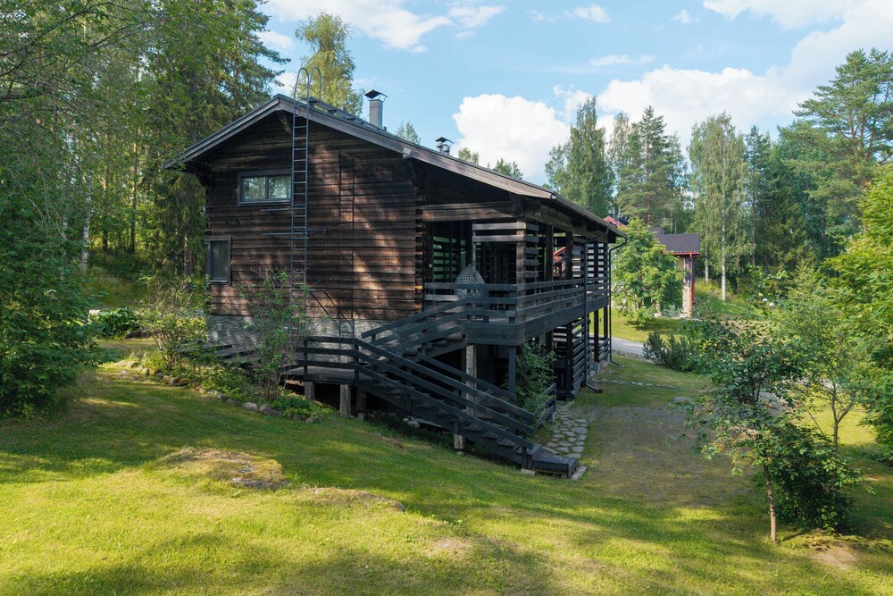 Scenic Lakeside Cabin in Tahko - Hot Tub