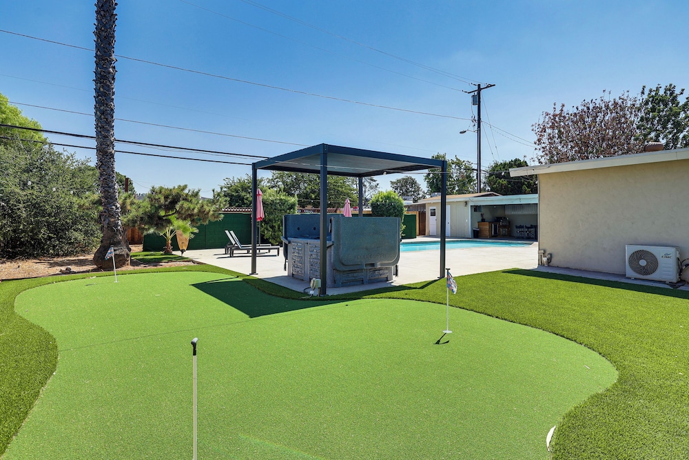 Modern Gem w/ Outdoor Oasis: 5 Mi to Lake Jennings