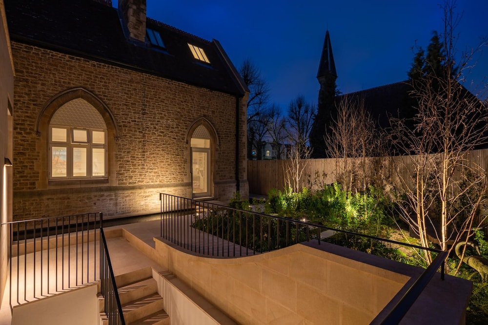 Stunning 5 bed Fulham Home w Indoor Pool Sauna and Private Garden