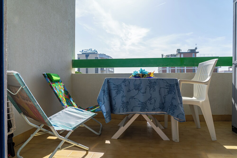 Great Apartment With Sunny Terrace in Bibione