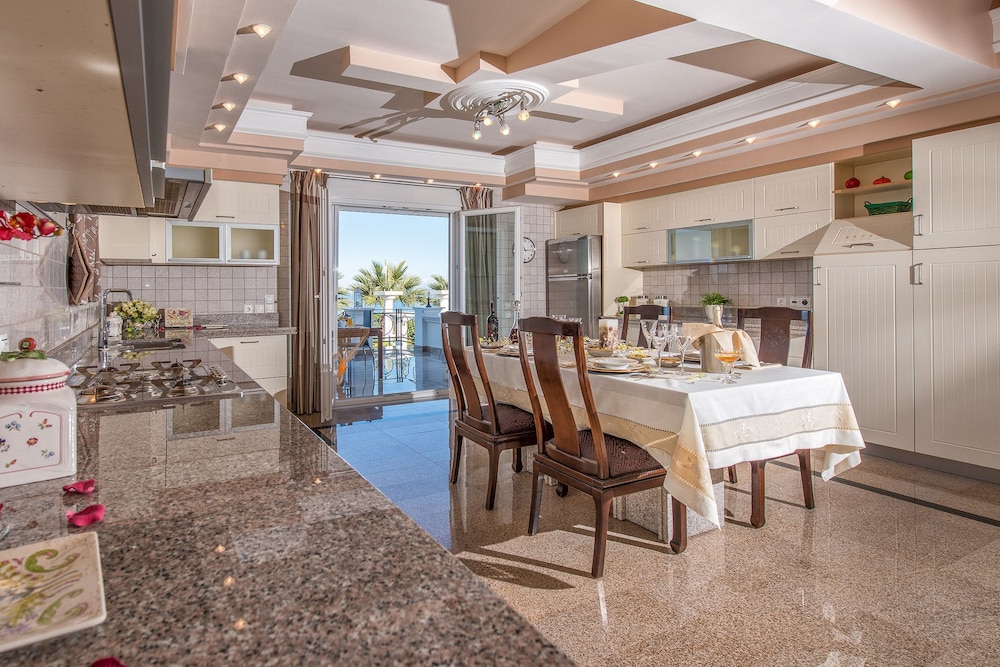 Frido Luxury Villa