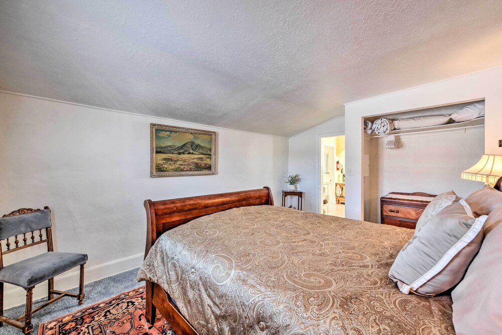 Kik-n-bak Cottage w/ Beautiful Mountain View view 4