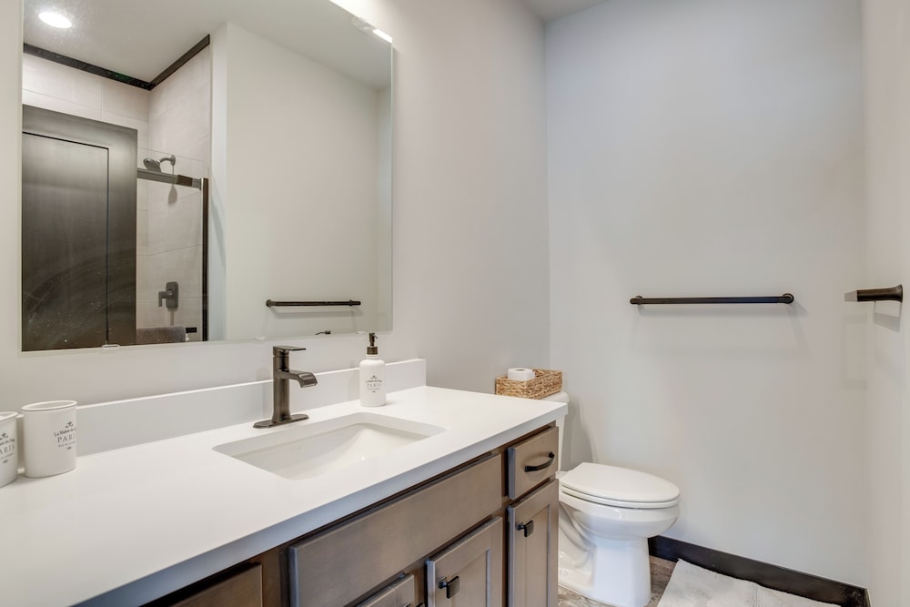 Rooftop Hot Tub + Views: Townhome in Winter Park
