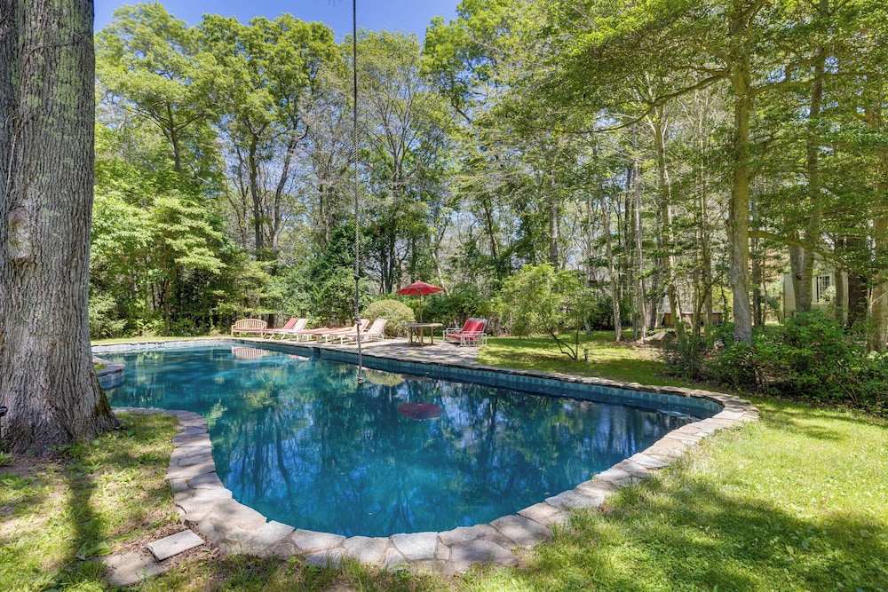 20-acre Hamptons Nature Escape w/ Hot Tub & Pool