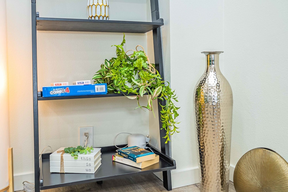 Newly Remodeled 2b2b APT Near Pasadena Old Town