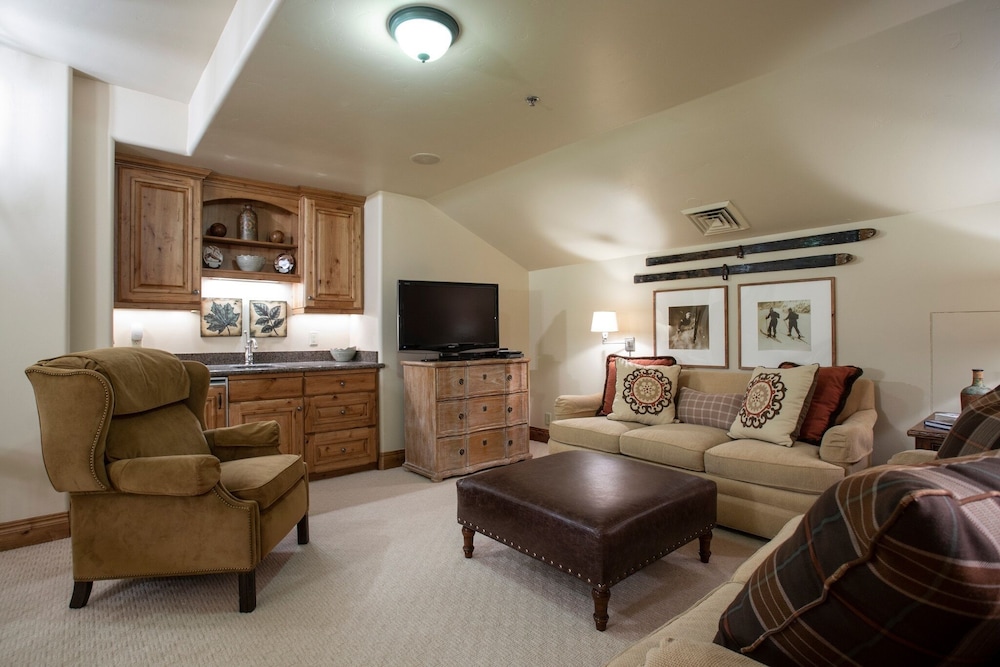 Grand Lodge - Penthouse #406 - Ski-in/out 5 Bedroom Condo