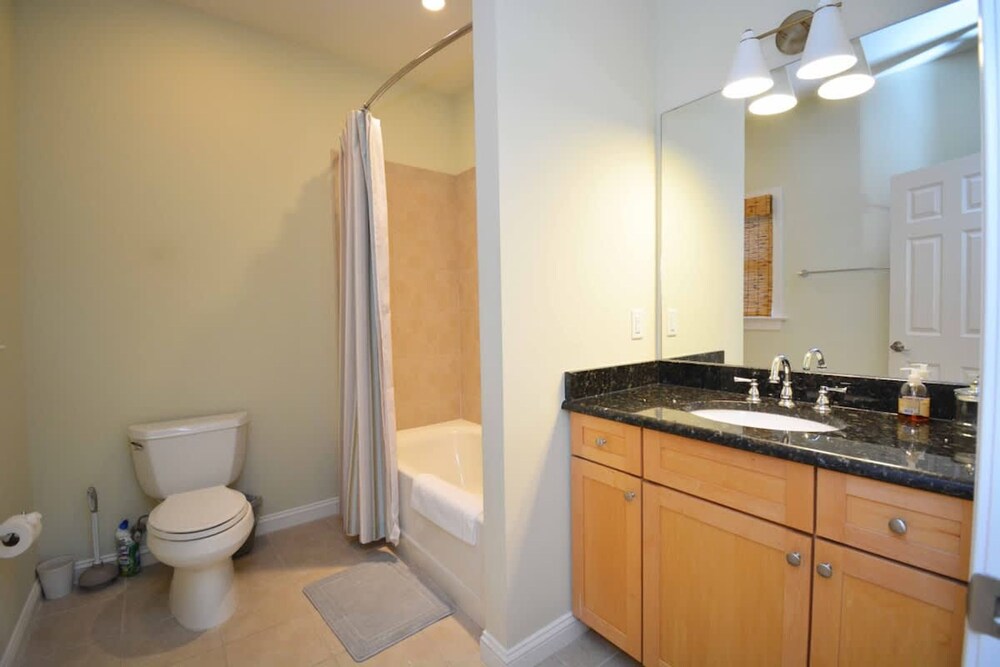 Island Time - Pet Friendly and Minutes From Beach