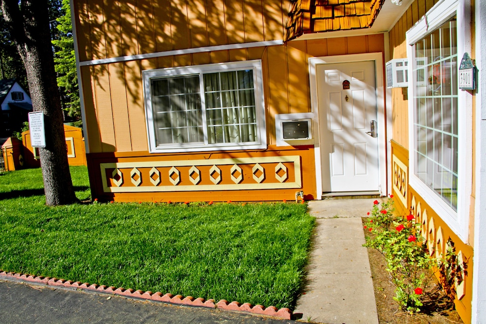 Lake Tahoe Vacations - National 9 Inn - Property Image 2
