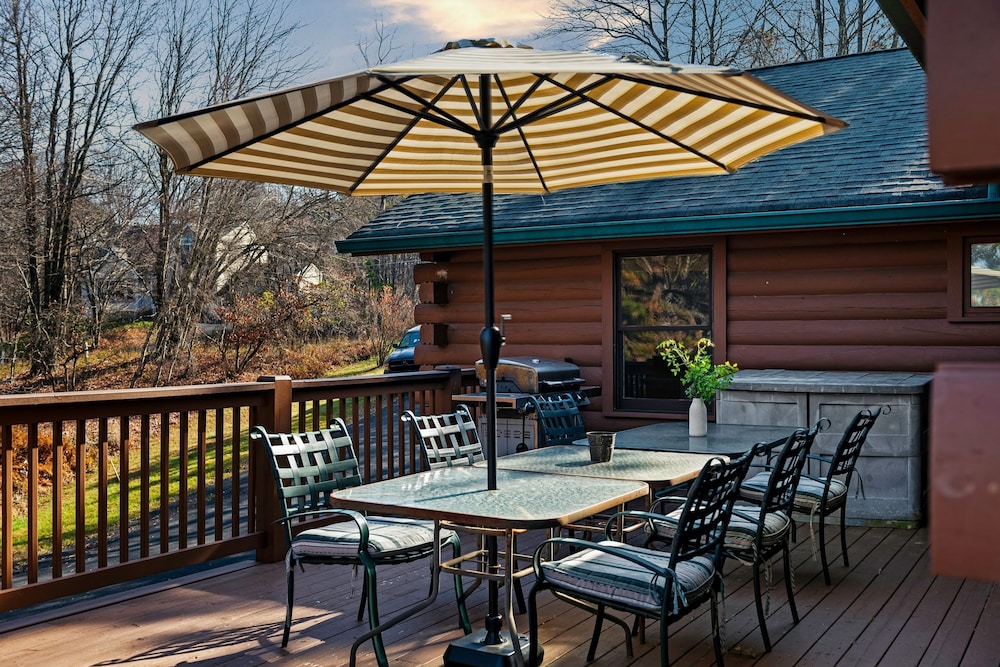 Deer Haven Cabin by Avantstay Waterfront Dock Firepit