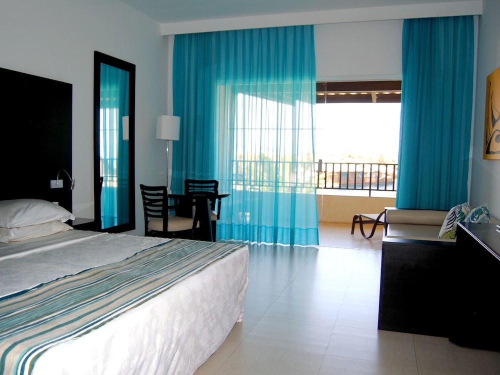 Dom Pedro Laguna Beach Resort & Golf by WAM Experience view 2