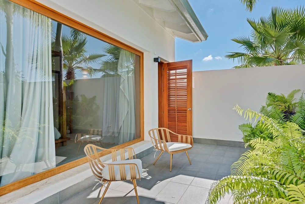 Modern Oasis Stunning Views of Golf Course River