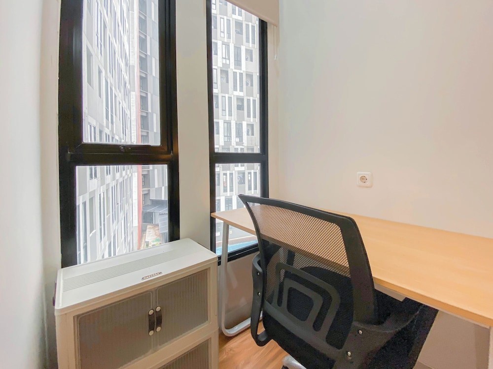 Cozy And Enjoy Living Studio At The Alton Apartment